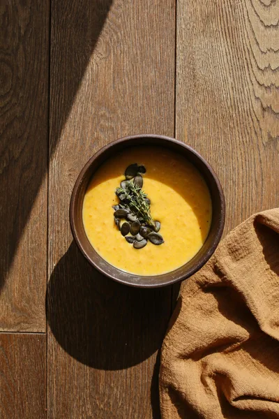 Hunde Kürbis essen - Kürbissuppe für Hunde